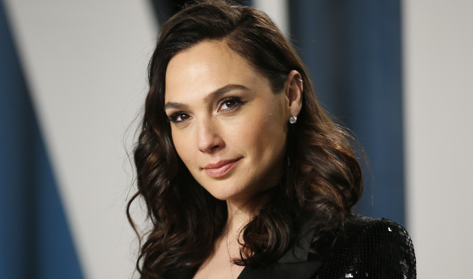 Gal Gadot discusses career over chicken wings on 'Hot Ones' YouTube show - Vimarsana News