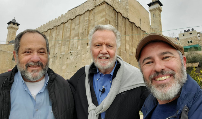Hebron hosts Jon Voight, who is filming a show aimed at Evangelicals ...
