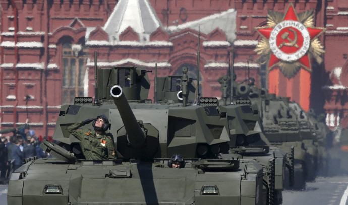 Rusland vuurt op Oekraïense troepen met nieuwe T-14 Armata gevechtstanks