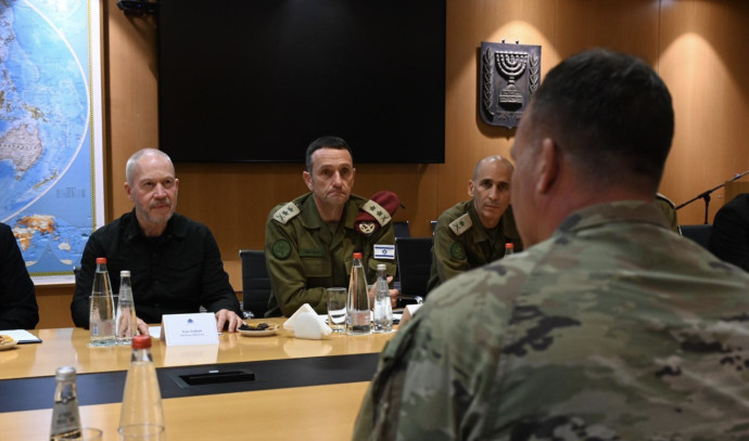Gallant meets with CENTCOM chief during multi-front military exercise
