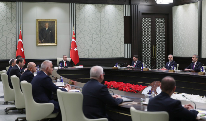 Erdoğan’ın değişikliği dış ilişkileri ve Türkiye ekonomisini hedef alıyor