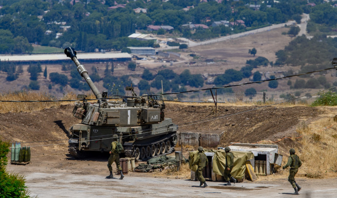 イスラエル国防軍はイスラエルにロケット弾と迫撃砲弾を発射した後、レバノンに反撃した