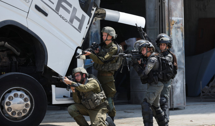 IDF arrests Palestinian smugglers, come under fire in West Bank - Vimarsana News