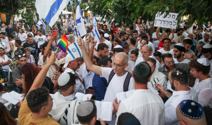 Fights break out in Tel Aviv over segregated Yom Kippur prayer