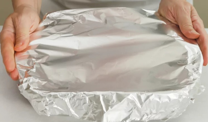 Should You Use Aluminum Foil With The Shiny Side Up Or Down?