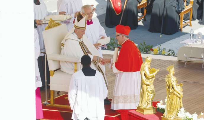 Credible leadership serves others, pope tells cardinals at consistory, Articles
