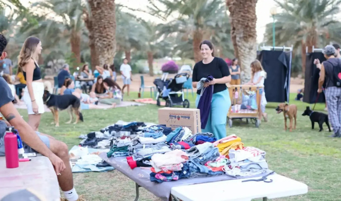 Fashionmobile brings free designer clothes to Israeli evacuees - Vimarsana News
