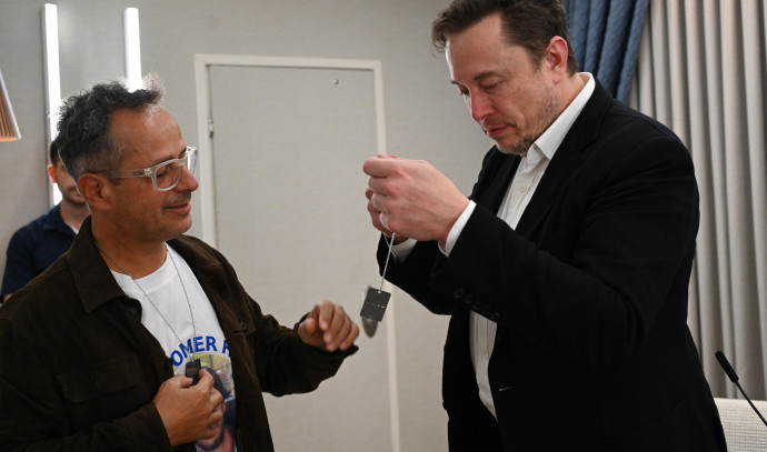 Elon Musk promises to wear symbol of Gaza hostages