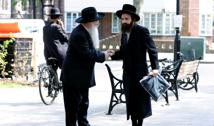 Un Londonien à vélo a frappé des Juifs et jeté leurs chapeaux