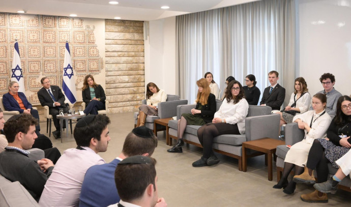 Isaac Herzog, Noa Tishby meet with North American university students - Vimarsana News