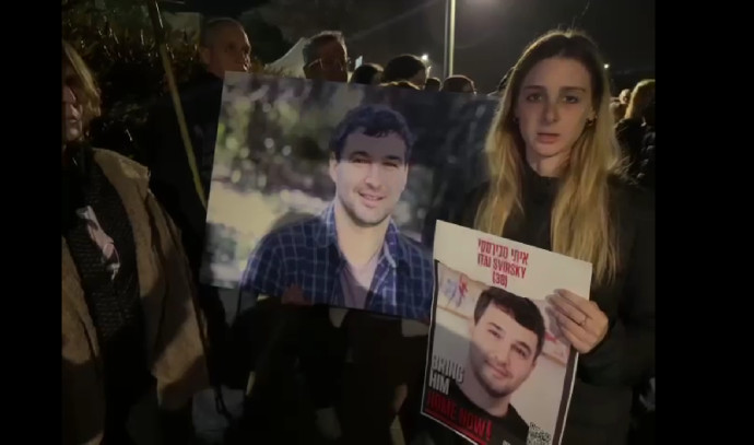 Families of Gaza hostages protest outside Netanyahu's house in Caesarea - Vimarsana News