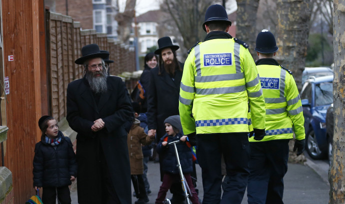 Knife-wielding assailant caught in Golders Green by Jewish guards