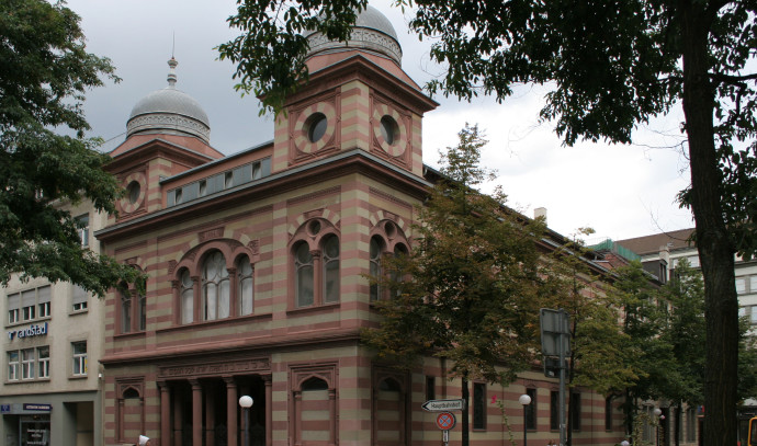 Bottle with flammable liquids thrown at Warsaw synagogue - Vimarsana News