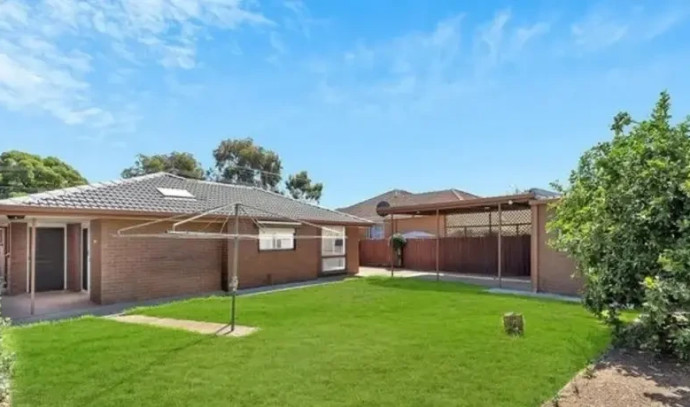 One dollar difference: Couple buys dream home at auction - Vimarsana News
