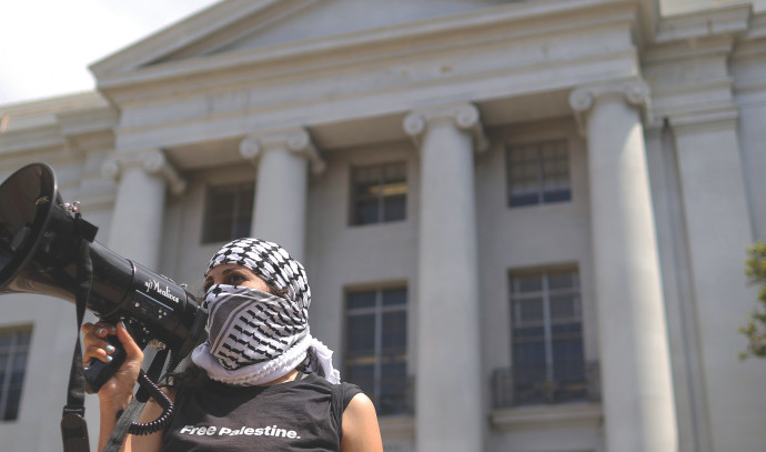 Anti-Israel activists allegedly throw firebomb at UC Berkeley building ...