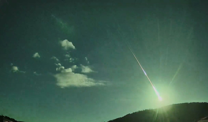 ESA says comet hits Earth, flies over Spain, Portugal before burning up - Vimarsana News