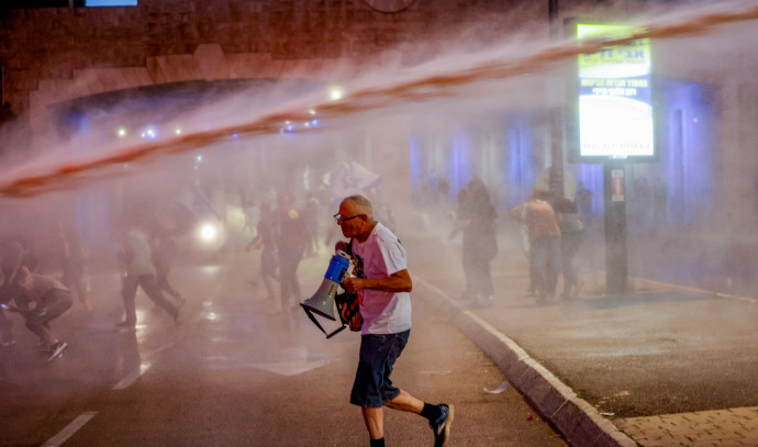 Read more about the article Six protesters sue Jerusalem police for using stinking water – Israel News