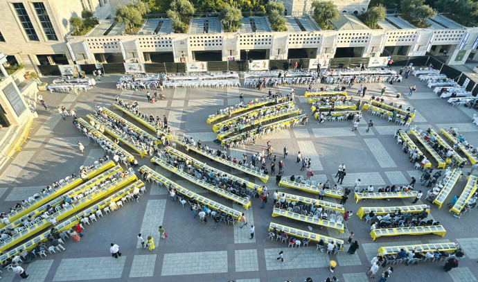 1,000+ chess players hold record-breaking event calling for unity