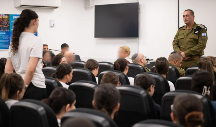 IDF Chief of Staff Eyal Zamir visits recruitment office for female ...