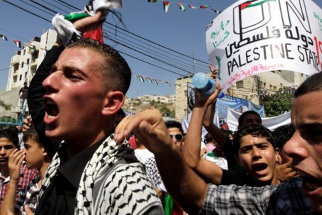 Manifestación de palestinos por la creación del Estado en Hebrón GAL (credit: REUTERS/Ammar Awad)