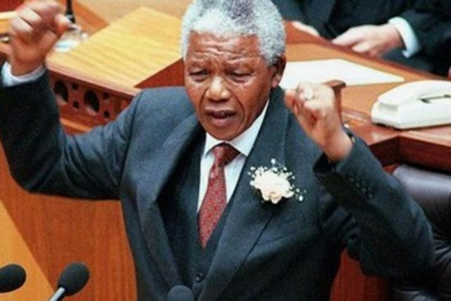 Nelson Mandela addresses parliament in Cape Town, 370 (credit: REUTERS)