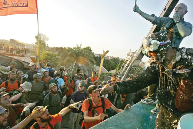OPPONENTS OF the disengagement plan from Gaza confront Border Police at the synagogue in the settlement of Kfar Darom in August 2005. (credit: REUTERS)