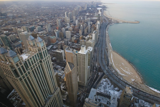 THE DOWNTOWN skyscrapers of Chicago rise against the backdrop of Lake Michigan. (credit: REUTERS)