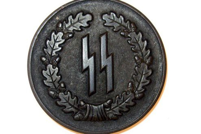 Nazi SS medal (credit: Wikimedia Commons)