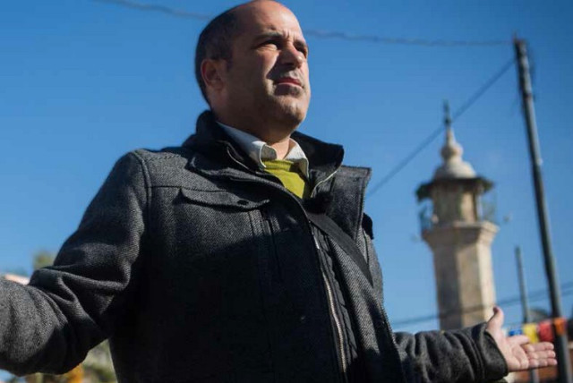 Aryeh King speaks to reporters on the streets of Sheikh Jarrah (photo credit: Courtesy)