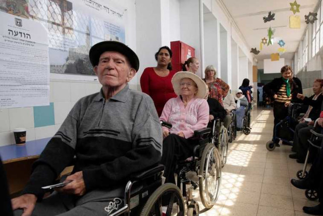 Elderly Israelis wait for their turn to vote  (credit: REUTERS)