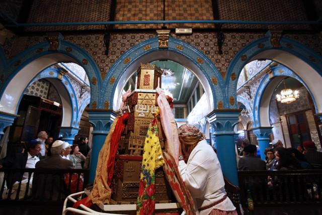 A Jewish worshipper prays during a pilgrimage to the El Ghriba synagogue in Djerba, Tunisia (credit: ANIS MILI / REUTERS)