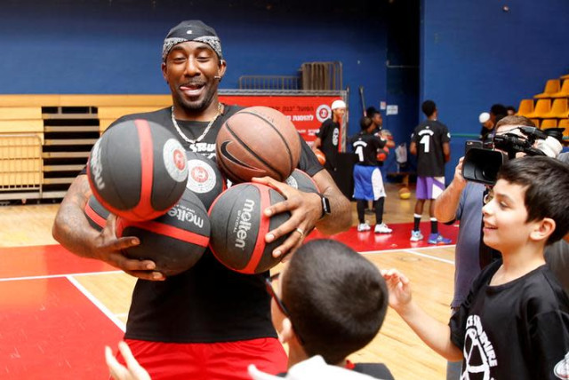 Basketball Great Amar'e Stoudemire Stands Tall on Living a Full