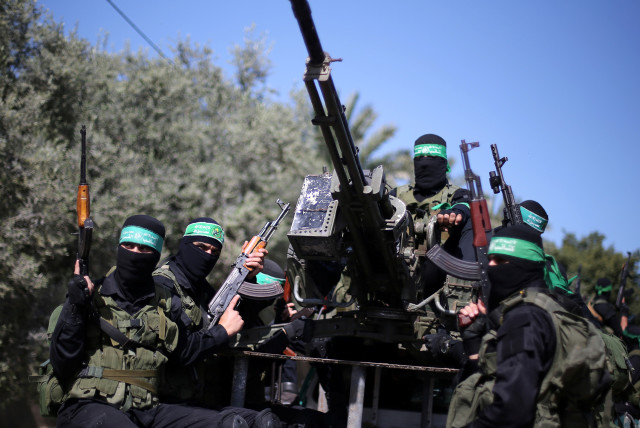 Palestinian Hamas militants attend a military drill in preparation to any upcoming confrontation with Israel, in the southern Gaza Strip March 25, 2018.  (credit: IBRAHEEM ABU MUSTAFA / REUTERS)