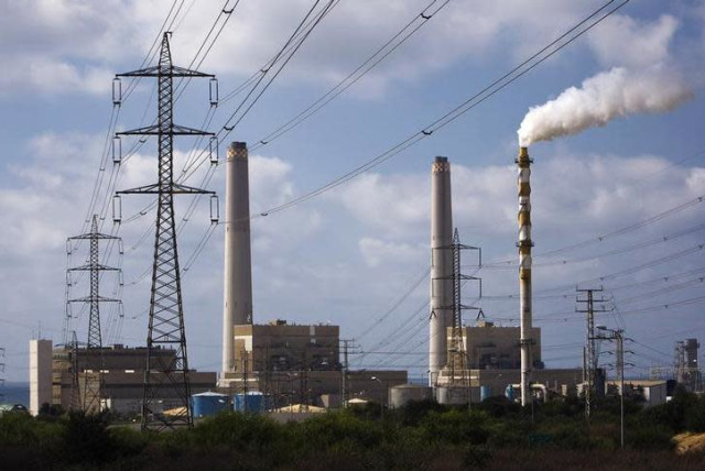 A power station is seen in the southern Israeli city of Ashdod August 8, 2011 (credit: AMIR COHEN/REUTERS)