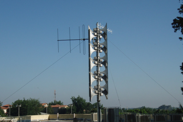 Rocket siren system in Israel (credit: WIKIMEDIA COMMONS/KFIR)