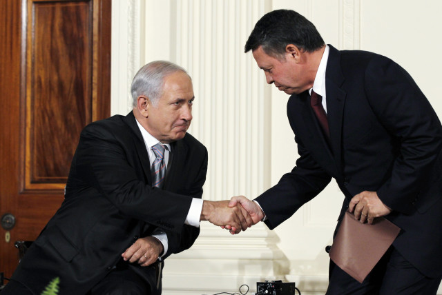 Jordan's King Abdullah II (R) greets Israeli Prime Minister Benjamin Netanyahu, as leaders gathered to deliver a joint statement on Middle East Peace talks in the East Room of the White House in Washington September 1, 2010 (credit: REUTERS/JASON REED)