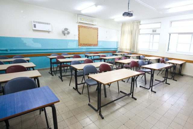An empty classroom (credit: MARC ISRAEL SELLEM/THE JERUSALEM POST)