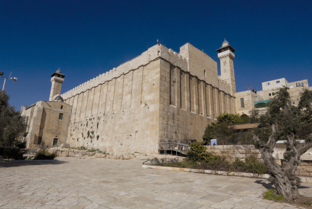 The Cave of the Patriarchs in Hebron (credit: MARC ISRAEL SELLEM)