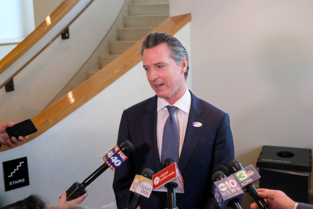 California's Governor Gavin Newsom speaks to the media after casting his vote at a voting center at The California Museum for the presidential primaries on Super Tuesday in Sacramento, CA, U.S., March 3, 2020 (photo credit: REUTERS/GABRIELA BHASKAR/FILE PHOTO)