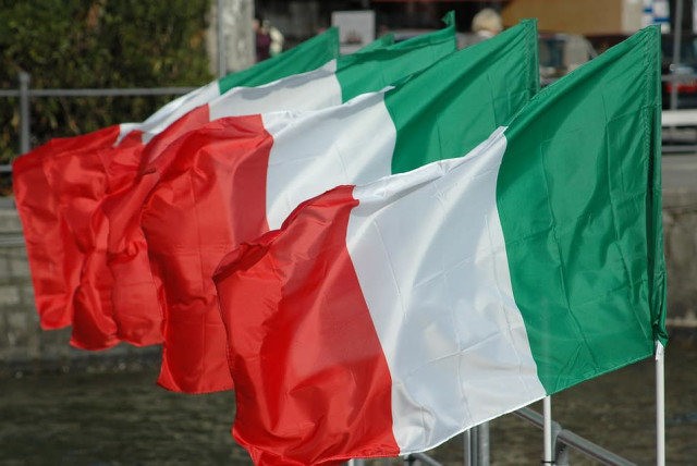 Italian flags. (credit: PIXABAY)