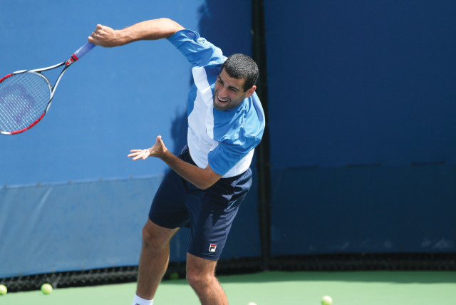 Andy Ram at US Open practice 2009 (credit: Wikimedia Commons)