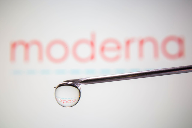 Moderna's logo is reflected in a drop on a syringe needle in this illustration taken November 9, 2020 (credit: REUTERS/ DADO RUVIC)