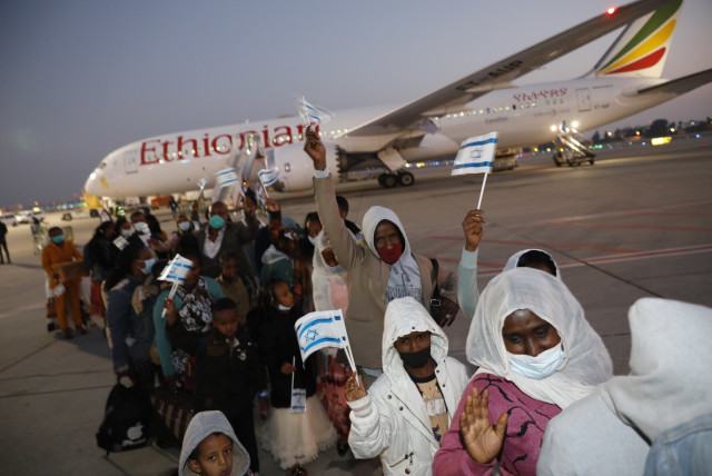 New Ethiopian immigrants are seen at Ben-Gurion Airport on one of the first aliyah flights of the new year, on January 1, 2021. (credit: OLIVIA FITOUSI/JAFI)