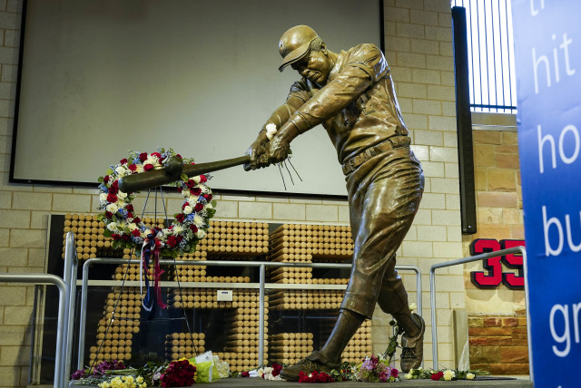 Beloved slugger, MLB Hall of Famer Hank Aaron dies at 86, Richmond Free  Press