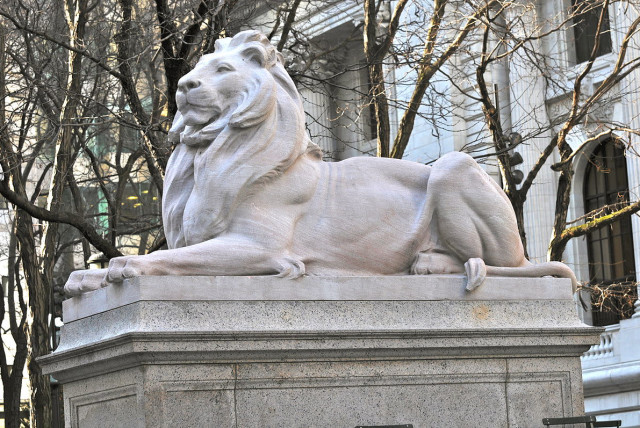 New York Public Library lion statue (credit: Wikimedia Commons)