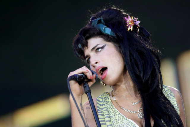 British singer Amy Winehouse performs during the ''Rock in Rio'' music festival in Arganda del Rey, near Madrid, July 4, 2008 (credit: REUTERS/JUAN MEDINA/FILE PHOTO)