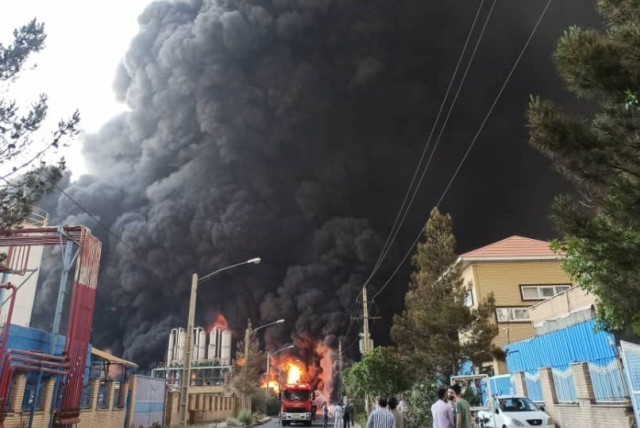 Fire at a petrochemical plant in the Shokuhieh Industrial Town in the Qom Province of Iran (credit: TASNIM NEWS AGENCY)