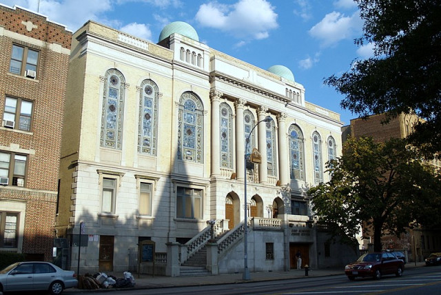  East Midwood Jewish Center in Brooklyn, New York. (credit: Wikimedia Commons)