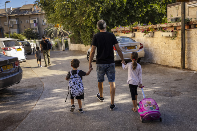  Young Israeli students with their parents make their way to school and kindergarten in Jerusalem on September 30, 2021. (credit: OLIVIER FITOUSSI/FLASH90)
