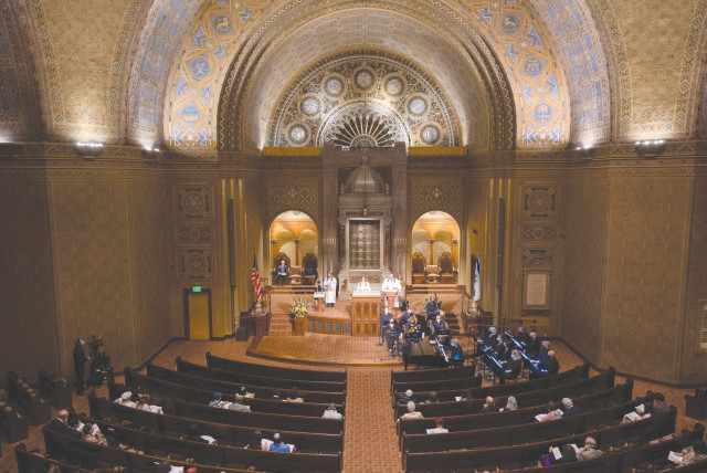  A ROSH HASHANAH service at Congregation Rodeph Shalom in Philadelphia. (credit: RACHEL WISNIEWSKI/REUTERS)